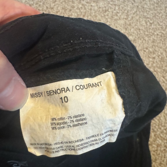 Gloria Vanderbilt Slimming Shorts - Picture 5 of 5